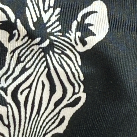 Victoria's Secret VSX Sport Zebra Print Bra - Picture 2 of 13